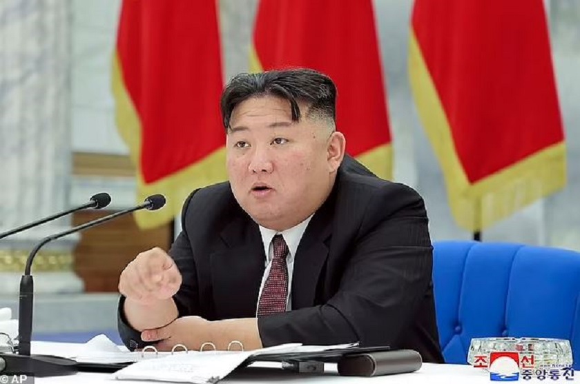 उत्तर कोरियाली नेता किमद्वारा मल्टिपल रकेट लन्चरको निरीक्षण