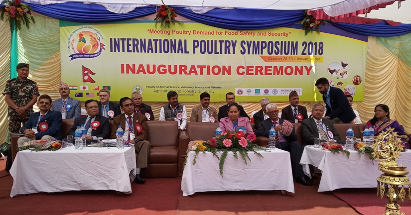 चितवनमा पोल्ट्री सम्मेलन : पोल्ट्री क्षेत्रको विकासमा कोशेढुंगा