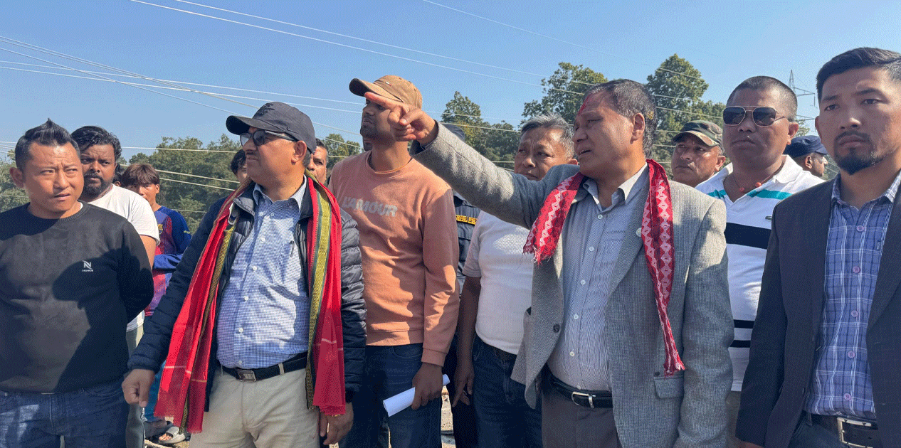 मन्त्री घिसिङद्वारा दुधौरा पुलको निरीक्षण, तत्काल काम सम्पन्न गर्न निर्देशन