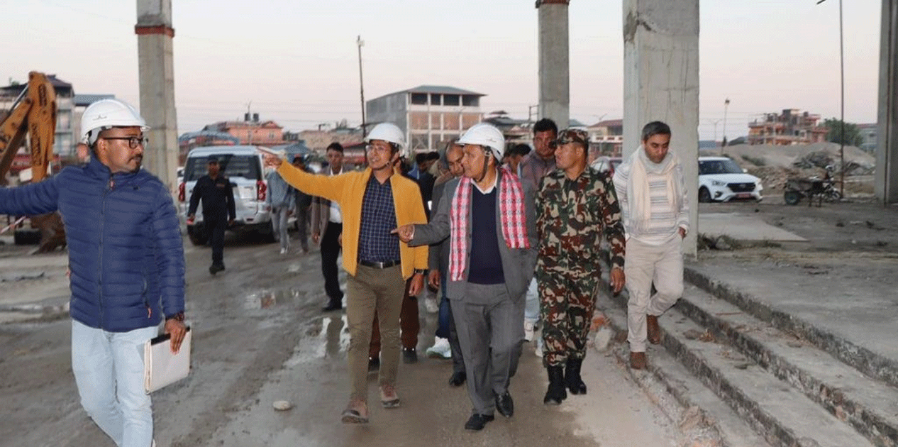 शहरी विकास मन्त्री घिसिङले गरे निर्माणाधीन भरतपुर सिटी हलको निरीक्षण