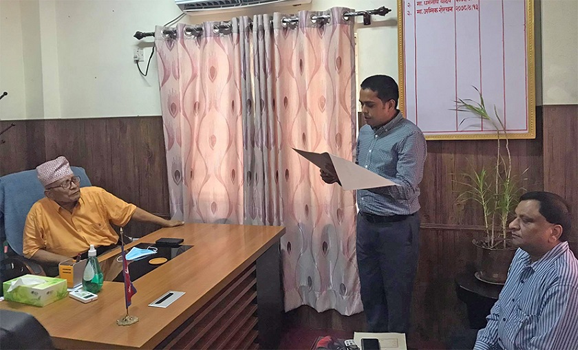 बहुमतको सरकार गठन गर्न लुम्बिनी प्रदेशमा ४१ सांसदले बुझाए प्रदेश प्रमुखलाई हस्ताक्षर
