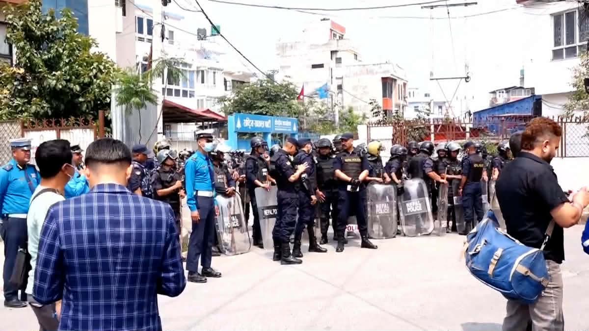 रास्वपा पार्टी कार्यालय पुगे सुकुम्वासीहरु