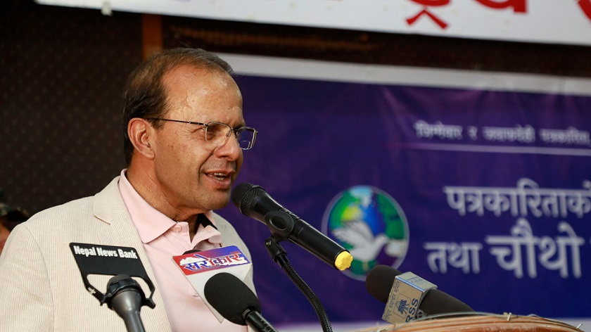 जनप्रतिनिधिले जे गरे पनि हुन्छ भन्ने दम्भ देखाए भने लोकतन्त्र खतरामा पर्छ : मीनेन्द्र रिजाल