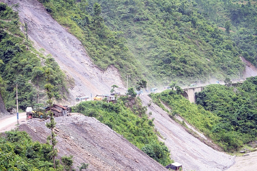 यसरी गरिँदैछ मुग्लिन–मलेखु सडकखण्डको स्तरोन्नति