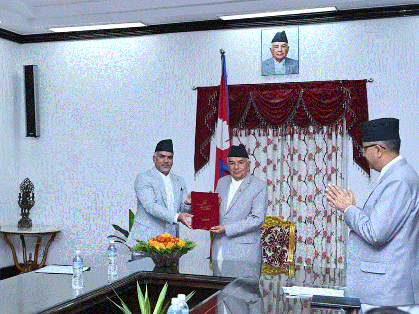राष्ट्रपतिसमक्ष मुस्लिम आयोगको प्रतिवेदन पेस