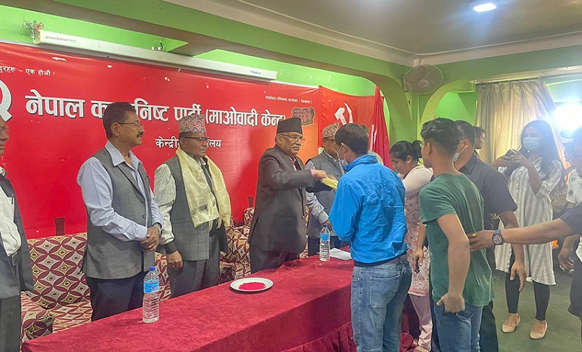 एमाले नुवाकोटका नेता पाण्डे माओवादी केन्द्रमा प्रवेश