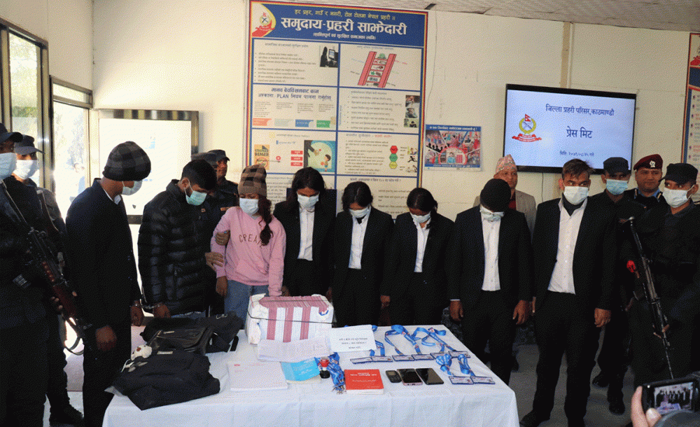 काठमाडौंमा ठगी र कीर्ते गरेको अभियोगमा ८ जना पक्राउ