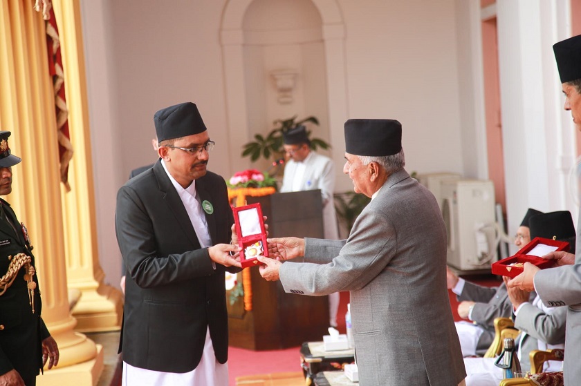 राष्ट्रपतिद्वारा पत्रकार अधिकारी 'प्रबल जनसेवाश्री' मानपदवीबाट विभूषित