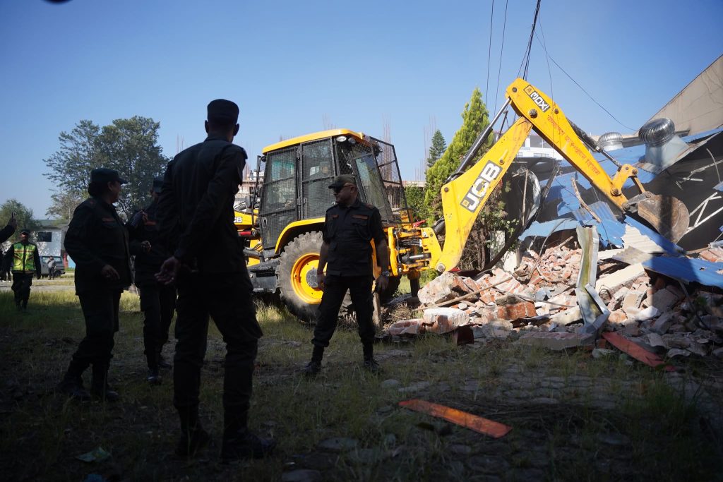 दीपक खड्काले स्काउटको जग्गामा बनाएका संरचनामा महानगरले चलायो डोजर