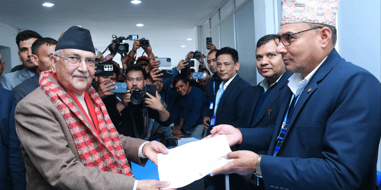 ओलीले गरे झापा-५ बाट उम्मेदवारी दर्ता