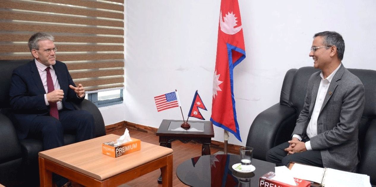 गृहमन्त्री अर्याल र अमेरिकी राजदूत थम्पसनबीच भेटवार्ता