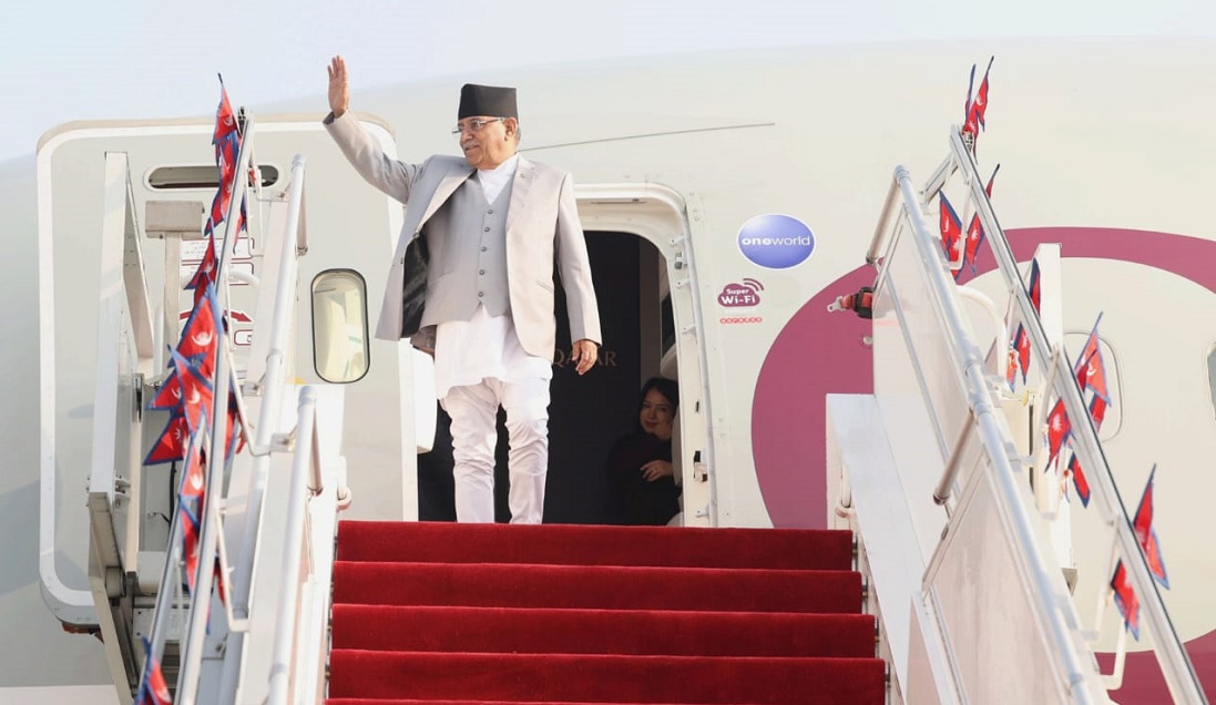 काठमाडौँ आइपुगे प्रधानमन्त्री
