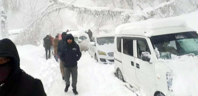 पाकिस्तानमा भारी हिमपात : २२ जनाको मृत्यु, सयौं मानिस फँसे