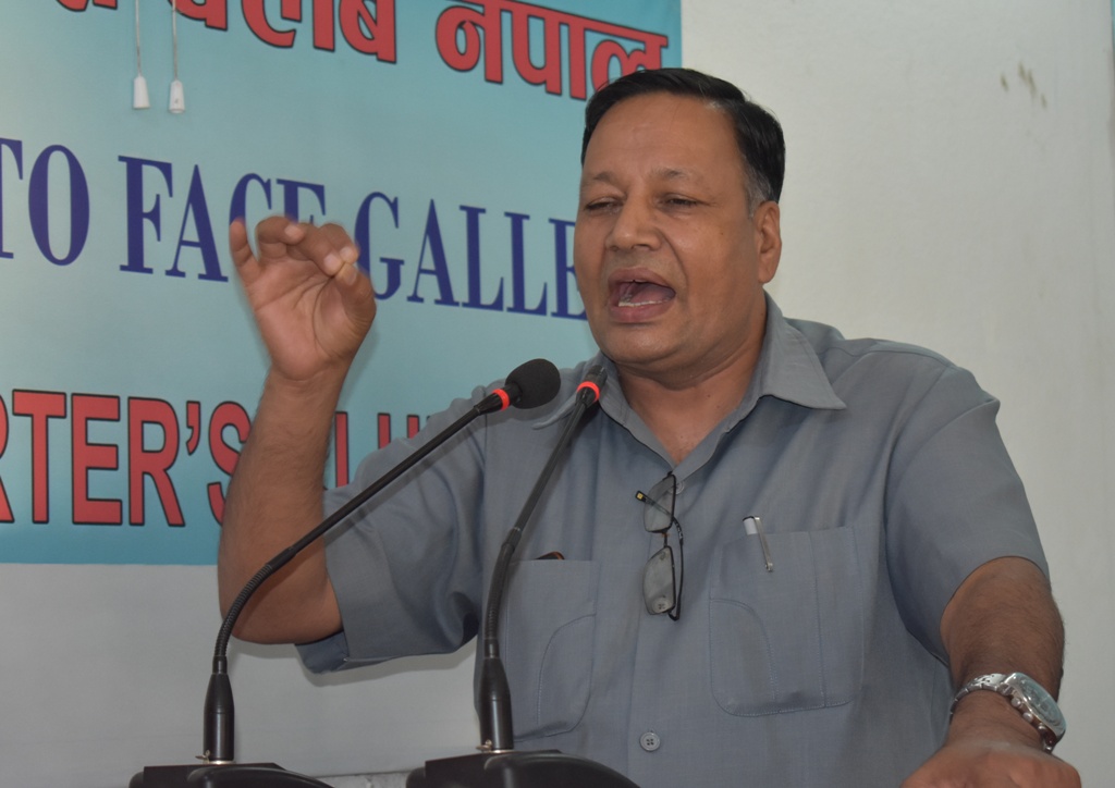 ओली र प्रचण्डबीच बाहिर आएजस्तो विवाद छैन : पौडेल