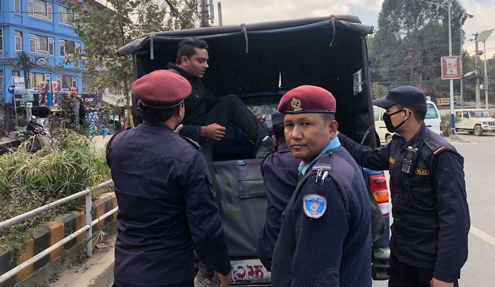 न्याय माग्दा हिरासत !