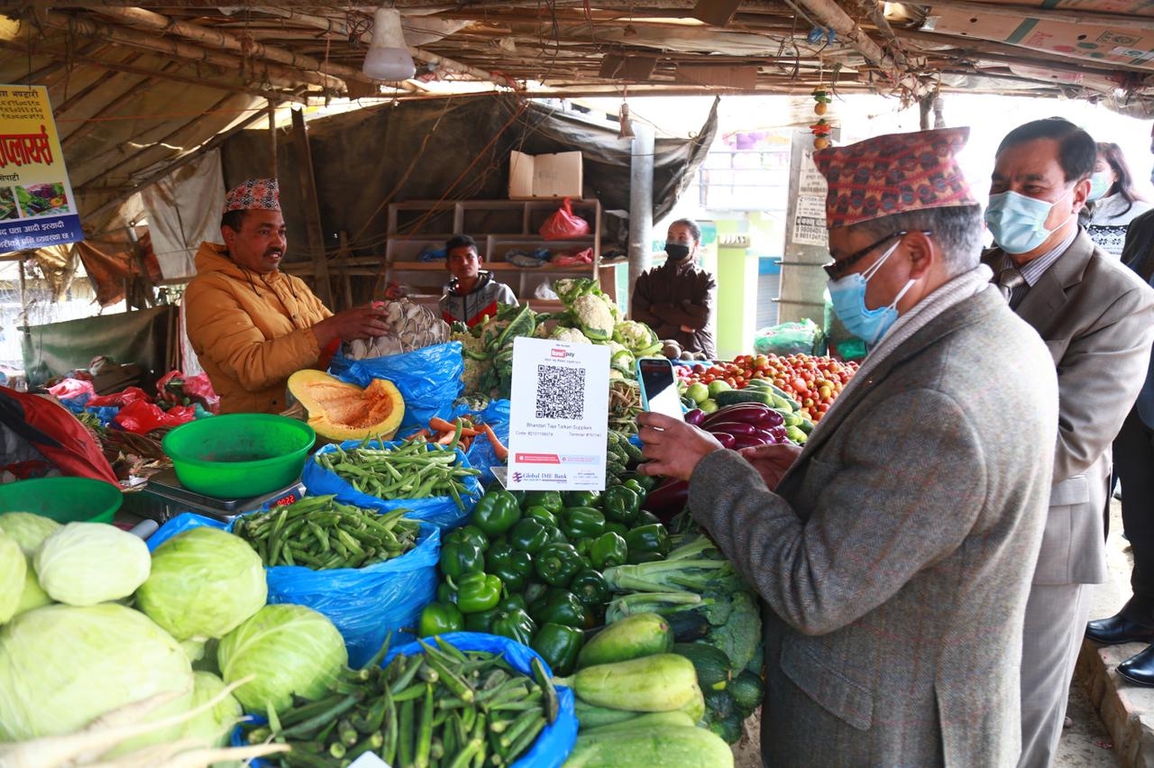 नख्खु बजार क्षेत्रमा क्यूआर कोडमार्फत नगदरहित भुक्तानी