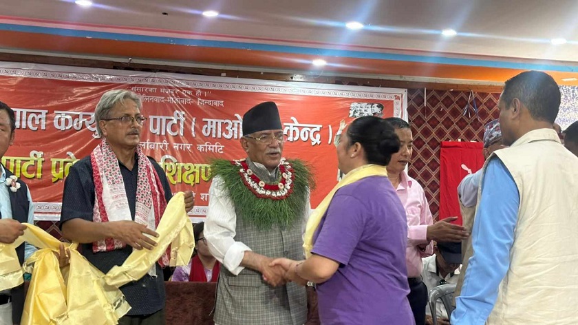 विभिन्न पार्टी परित्याग गरी ३७० जना माओवादी केन्द्रमा प्रवेश