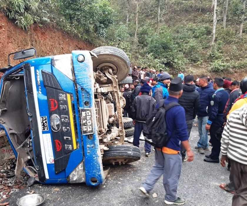 धादिङ ट्रक दुर्घटनामा सात जनाको मृत्यु, रक्सीको नशामा सवारी चलाउँदा दुर्घटना