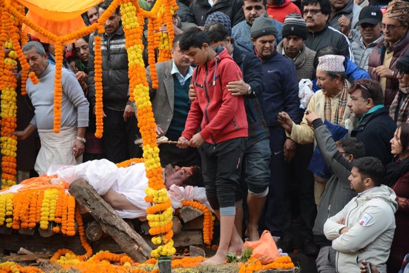 आफैंले तयार गरेको चितामा आफै जल्नुपर्दा
