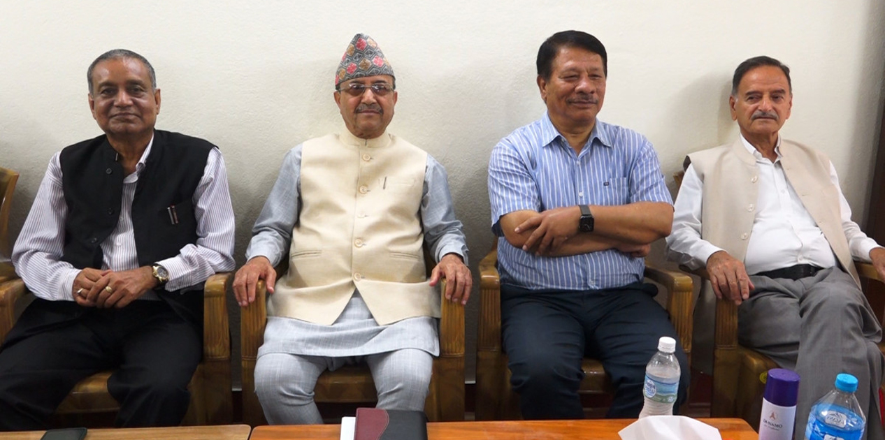 काँग्रेसभित्रको विवादबारे पूर्णबहादुर खड्काको धारणा : विभाजनको निर्णय नेतृत्वमै निर्भर हुने दाबी