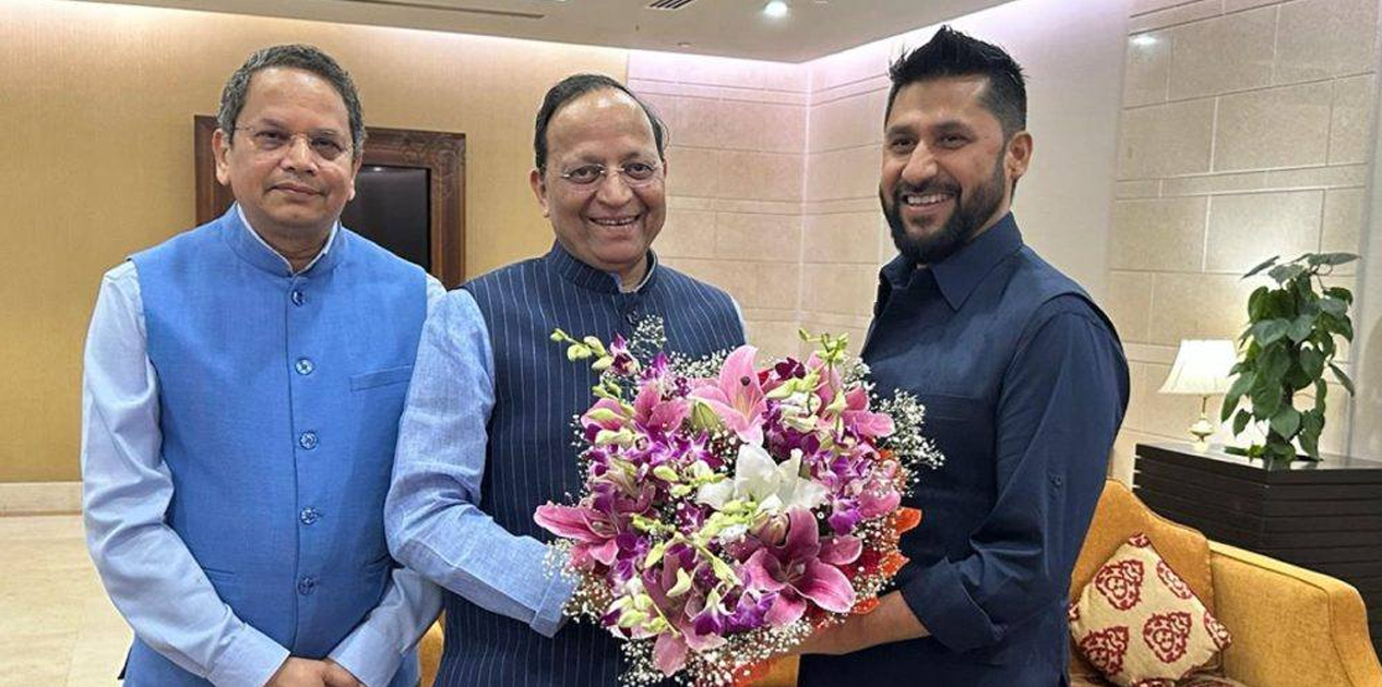 भारत भ्रमणमा रहेका रवि लामिछानेलाई दिल्ली विमानस्थलमा भाजपा नेतृत्वद्वारा स्वागत