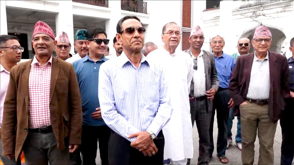 मुकुन्दश्याम गिरीले दिए निर्वाचन आयोगमा उजुरी