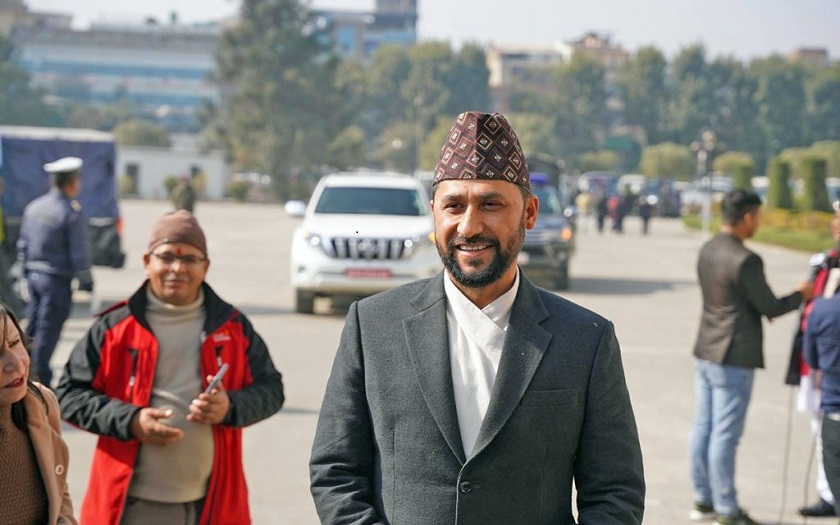 प्रहरी कर्मचारीको सरुवा र बढुवा मापदण्ड बाहिरबाट हुँदैन : गृहमन्त्री लामिछाने