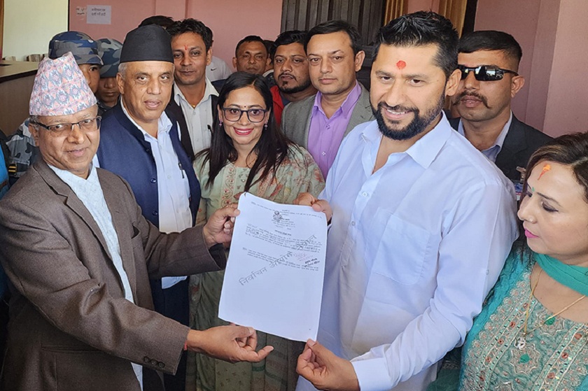 रवि लामिछानेले निर्वाचन अधिकृतको कार्यालयमा बुझाए स्पष्टिकरणको जवाफ