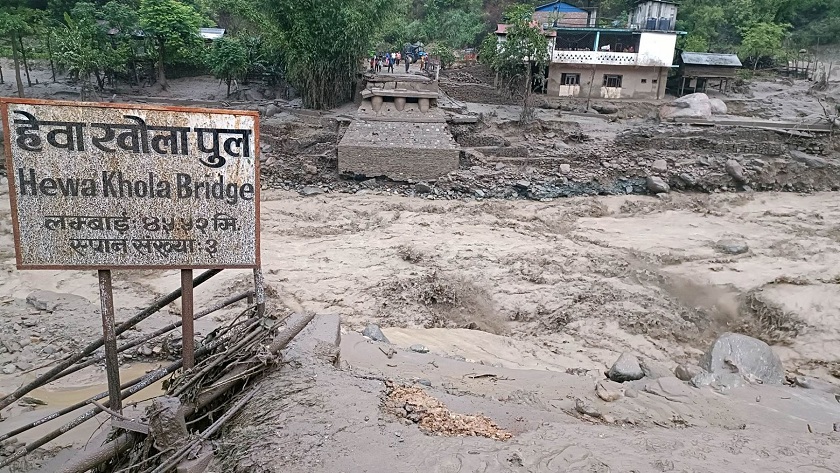 ताप्लेजुङ र पाँचथर जोड्ने हेवा खोलामा बेलीब्रिज निर्माण शुरु