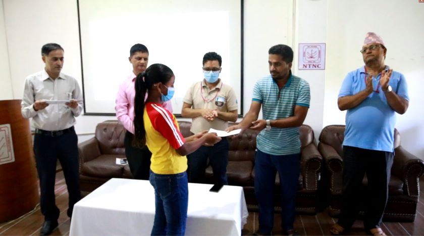 वन्यजन्तु आक्रमणबाट ज्यान गुमाएका परिवारका विद्यार्थीहरुलाई छात्रवृत्ति