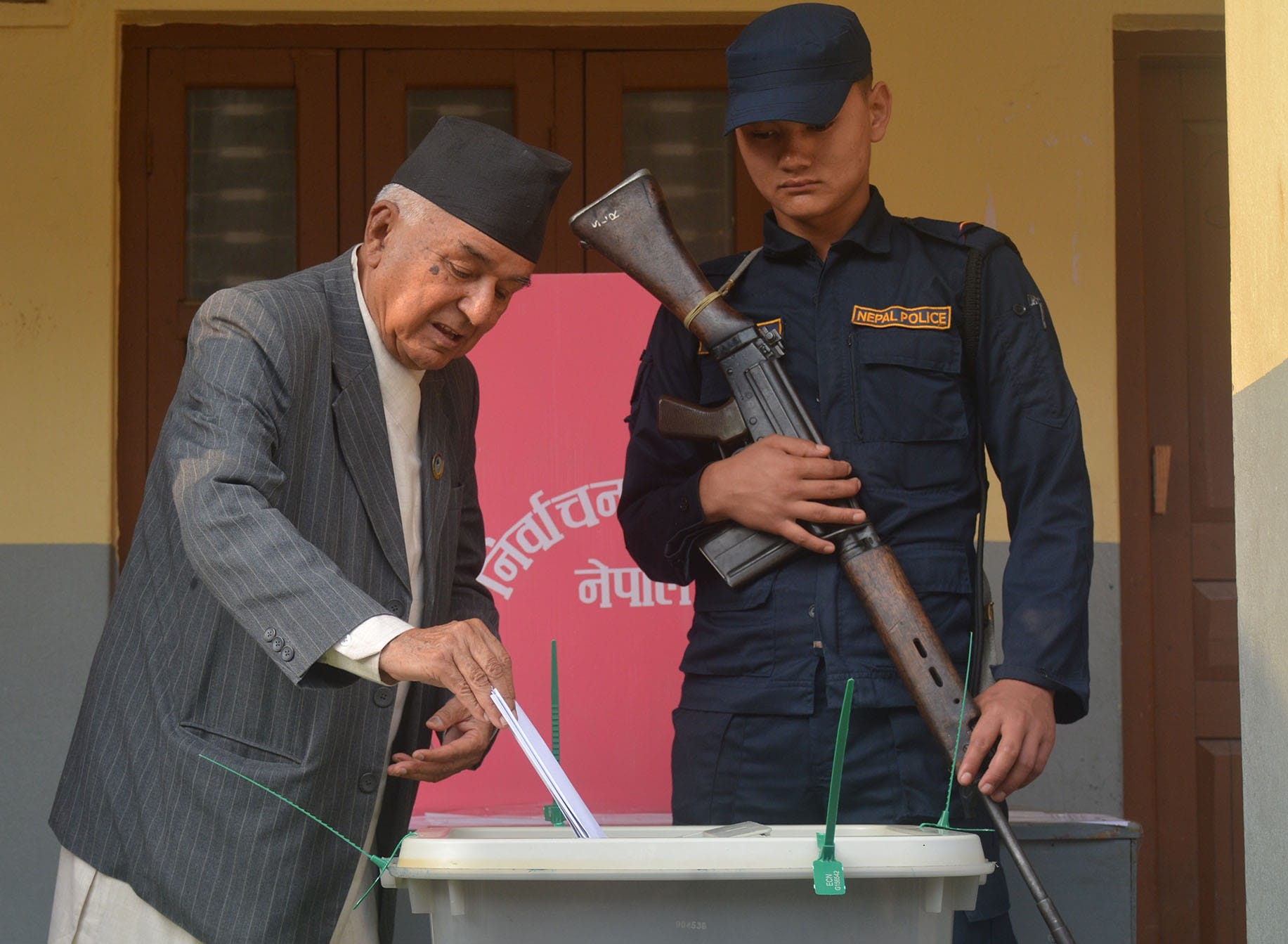 कांग्रेसका वरिष्ठ नेता पाैडेलले हाले भाेट