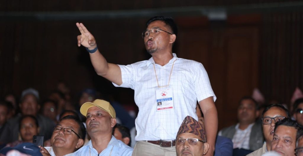 माओवादी बैठक उदघाटनमा होहल्ला, पत्रकारलाई बाहिर निकालियो