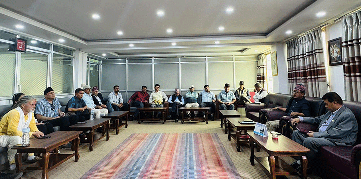 राजेन्द्र लिङ्देनद्वारा पार्टीका विभाग प्रमुखहरूसँग छलफल