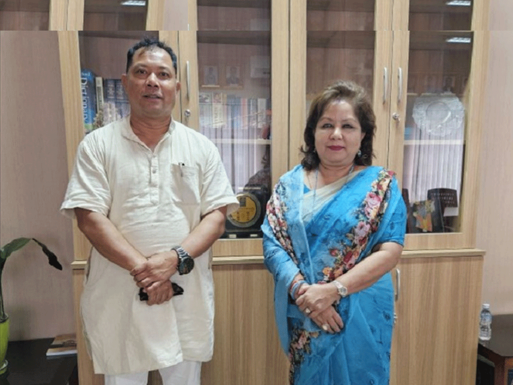 परराष्ट्र मन्त्री आरजूसँग रेशमको भेट