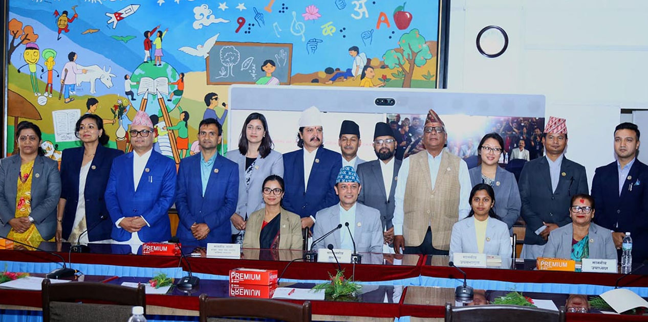 संसदीय समितिका सभापतिद्वारा पद तथा गोपनीयताको शपथ ग्रहण