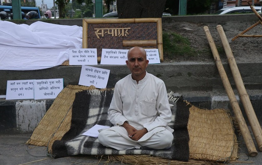 दिक्तेलका मेयरले काठमाडौंमा सुरु गरे ‘सत्याग्रह’
