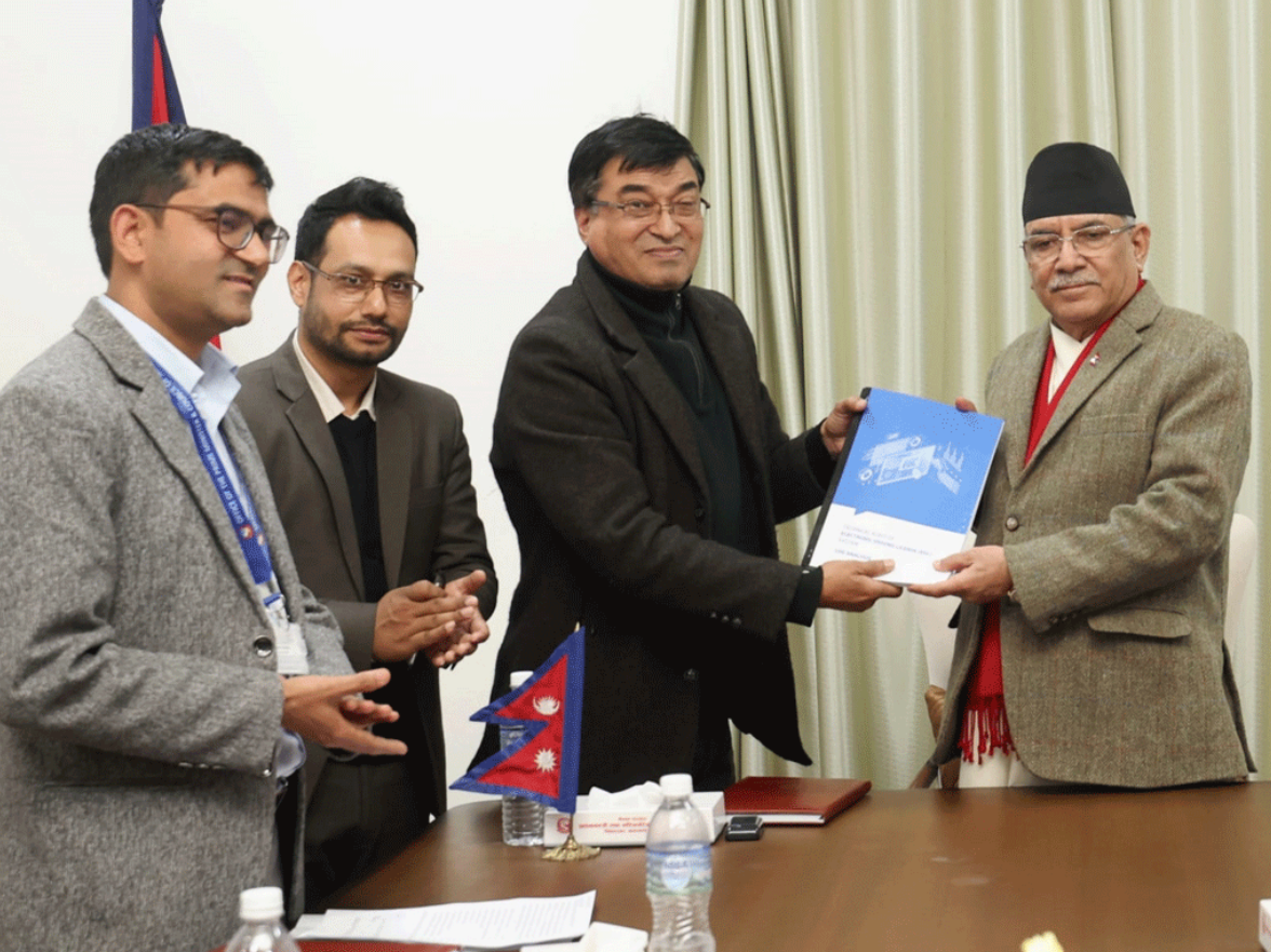 प्रधानमन्त्रीलाई ‘इलेक्ट्रोनिक ड्राइभिङ लाइसेन्स’ प्रणालीको प्राविधिक परीक्षणबारे जानकारी