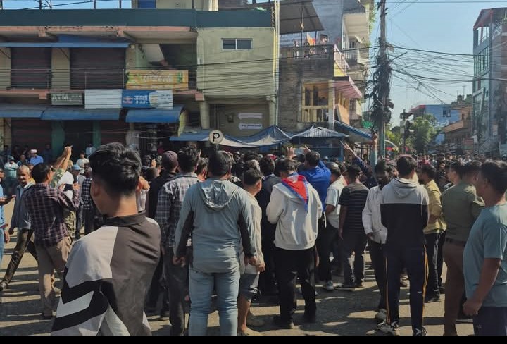 सिमरा फेरि अशान्त, विरोध प्रदर्शन गर्दै सडकमा युवा