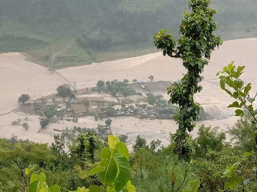 ढुंगाडमा बर्षा रोकियो, पीडितलाई खानबस्नको चिन्ता