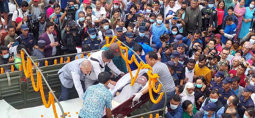 नेम्वाङको पार्थिव शरीर अस्पतालबाट च्यासलस्थित एमालेको केन्द्रीय कार्यालयतर्फ लगियो