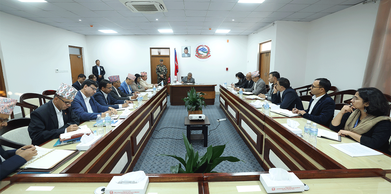 प्रधानमन्त्री कार्कीले गरिन् निर्वाचन आयोगका पदाधिकारीहरूसँग छलफल