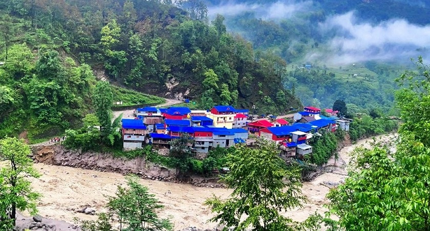 मैवाखोलाको बाढीले चार घर जोखिममा