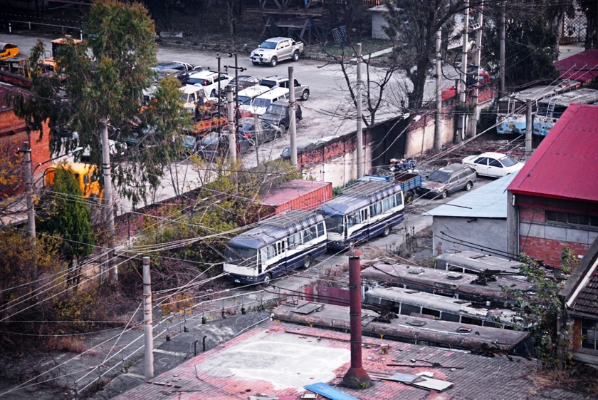 काठमाडौंमा ढाकियो थोत्रा गाडीले सरकारी कार्यालयको परिसर (फोटोफिचर)