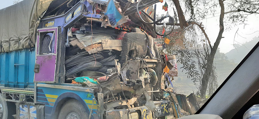 सिम्लेमा ट्रक दुर्घटना हुँदा २ जनाको मृत्यु