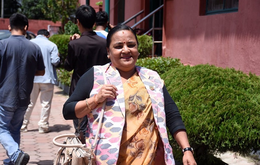 उपसभामुखलाई हटाउन एमाले र कांग्रेस सांसदहरूको हस्ताक्षर सुरु