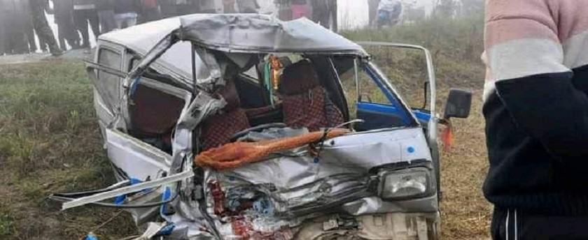 झापामा बस र भ्यान ठोक्किँदा १ जनाको मृत्यु, ५ घाइते