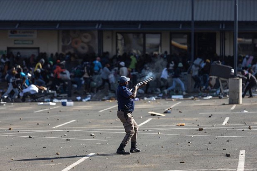 दक्षिण अफ्रिकामा हिंसात्मक प्रदर्शनपछि सेना परिचालन