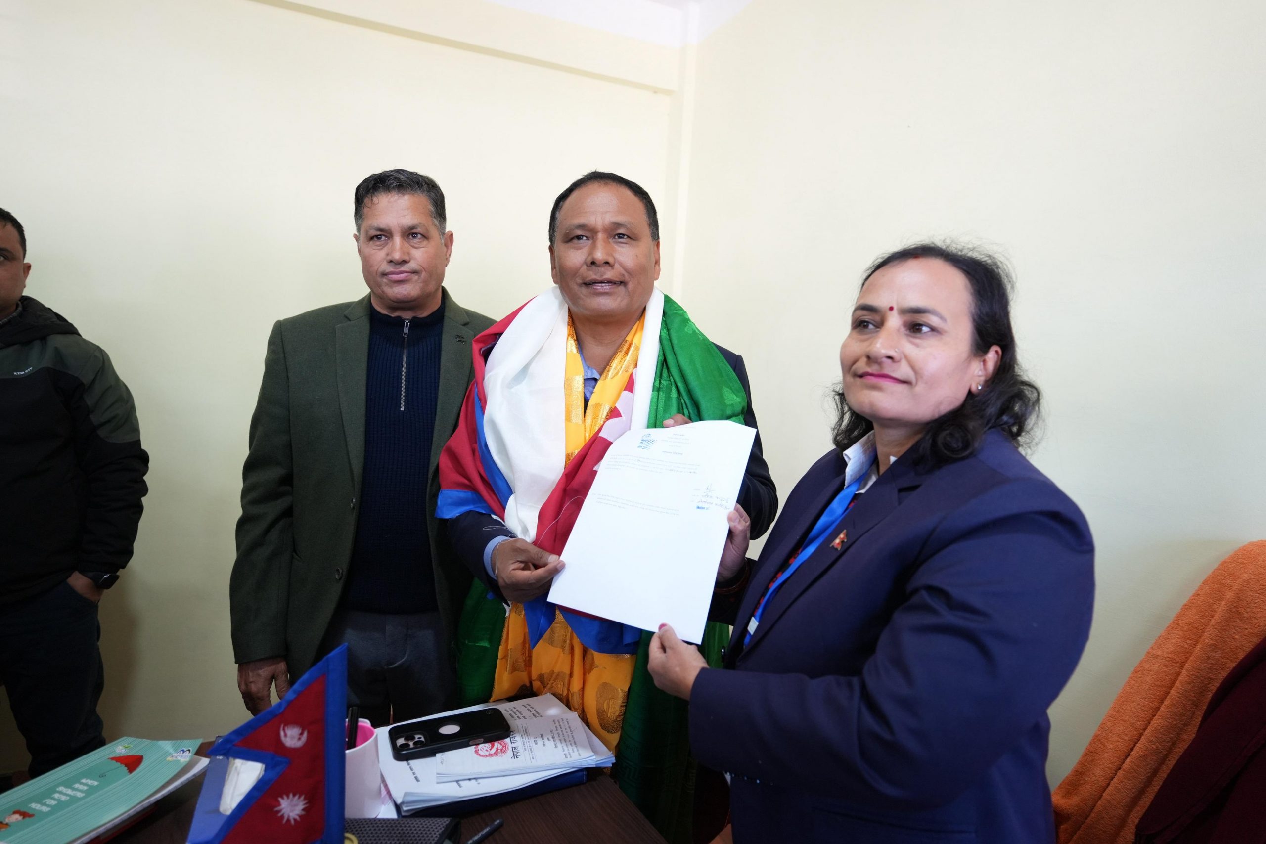 काठमाडौं-३ मा कुलमानले गराए उम्मेदवारी दर्ता