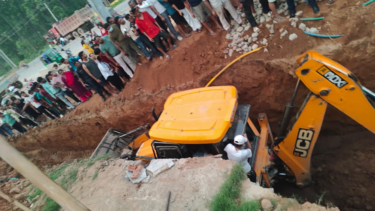 कावासोतीमा ढल खन्ने क्रममा पुरिएर २ जनाको मृत्यु, एकजना बेपत्ता
