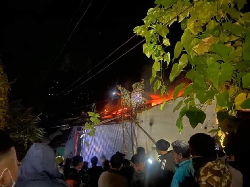 भोजपुरमा दियोबाट आगालागीः २६ लाखभन्दा बढीको क्षति